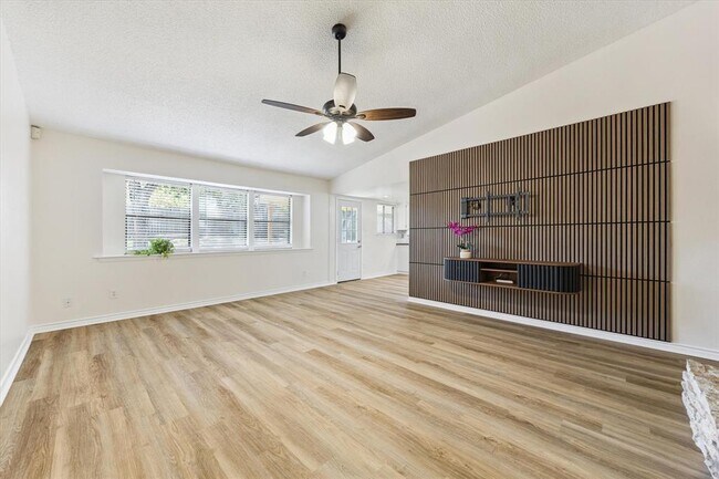 Building Photo - 8405 Loralinda Dr