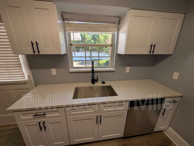 Building Photo - 7069 Perke Dr