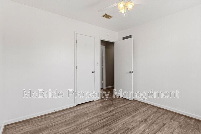 Building Photo - 3615 Goldfinch Dr