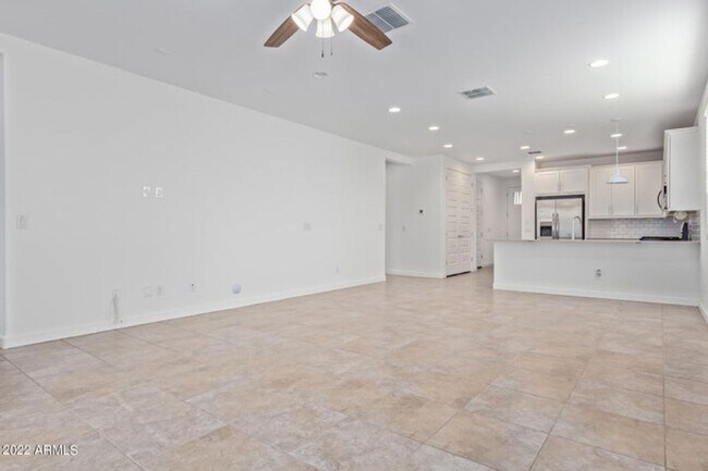 Building Photo - 19350 W Highland Ave