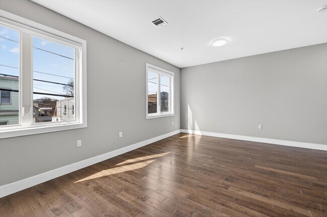 Building Photo - 1432 46th St