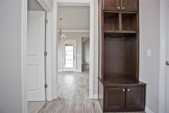 Building Photo - 1004 Taylor