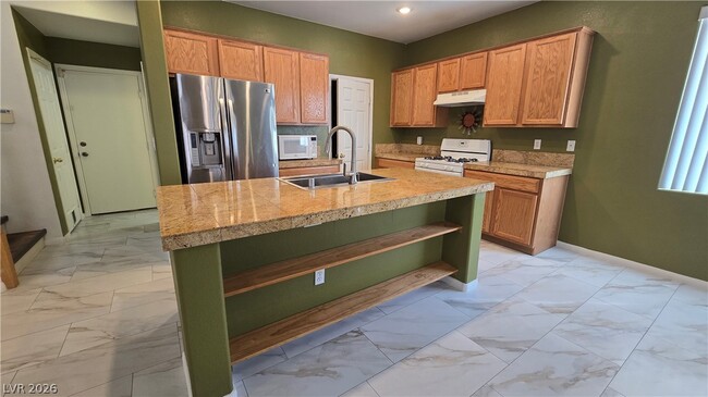 Building Photo - 3902 W El Campo Grande Ave