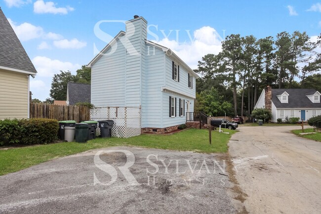 Building Photo - Enjoy Relaxation & Sophistication in this lovely 3 bedroom, 2.5 bath home.