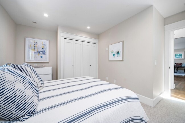 Building Photo - Stunning Single Family Home in the Heart o...