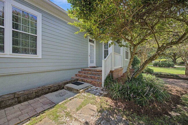 Building Photo - 3977 Four Oaks Blvd