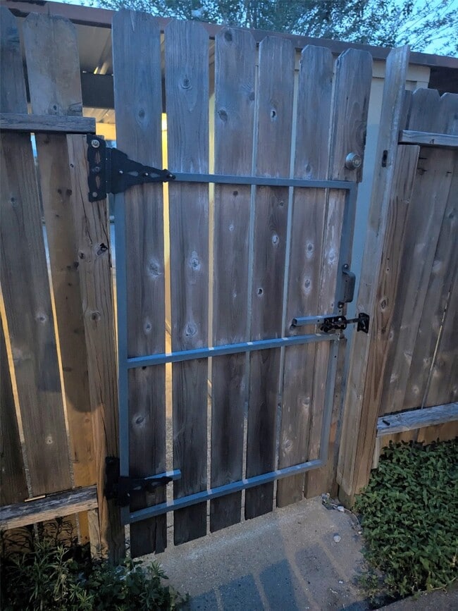 Building Photo - 15516 Weldon Dr