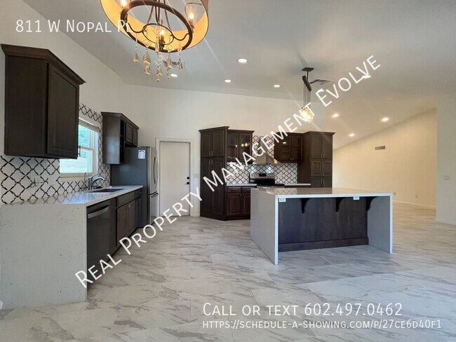 Building Photo - 811 W Nopal Pl