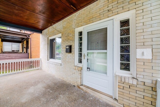 Building Photo - Stunning 3 bedroom home in Bon Air availab...