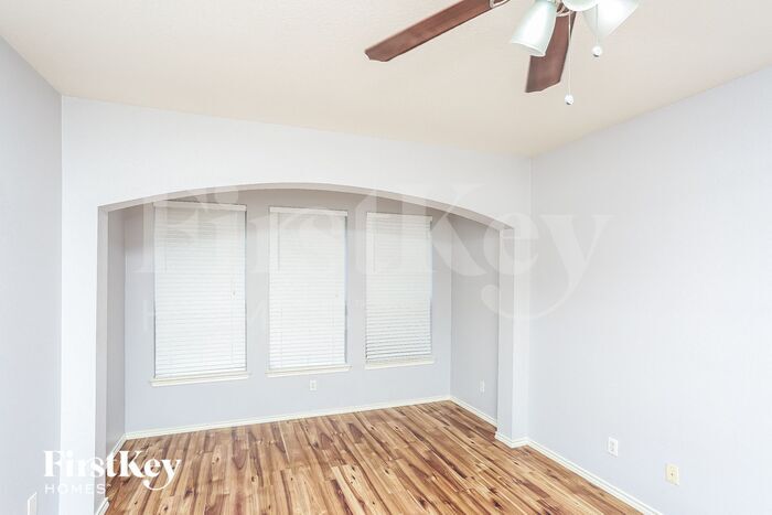 Building Photo - 7949 Greengate Dr