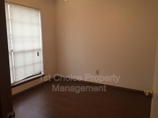 Building Photo - 7332 Blackthorn Dr