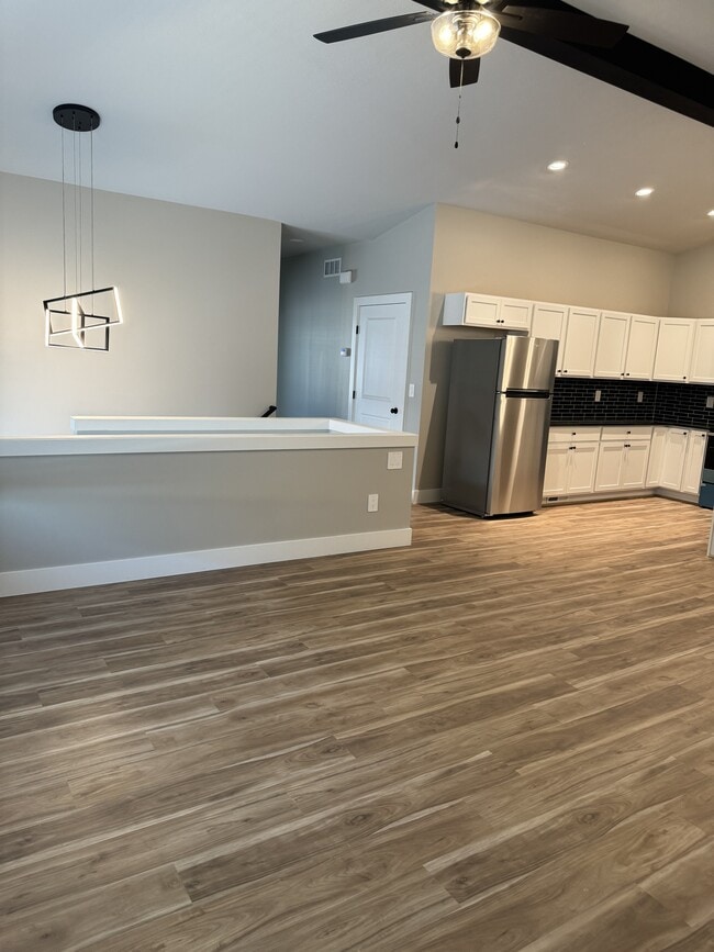 Building Photo - 672 Long Path Ct