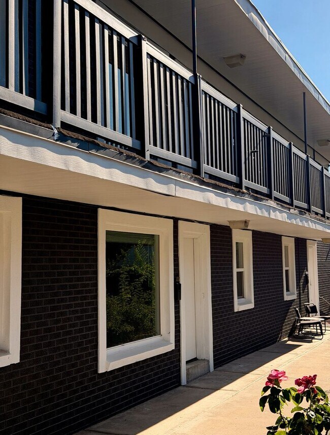 Building Photo - 224 S 900 E