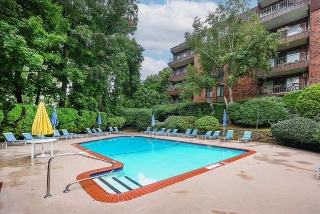 Building Photo - 1006 Paradise Rd