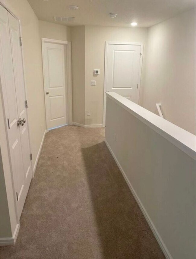 Building Photo - Isles of Lake Nona!! 3 Bedroom 2.5 Bathroom End Unit Townhome