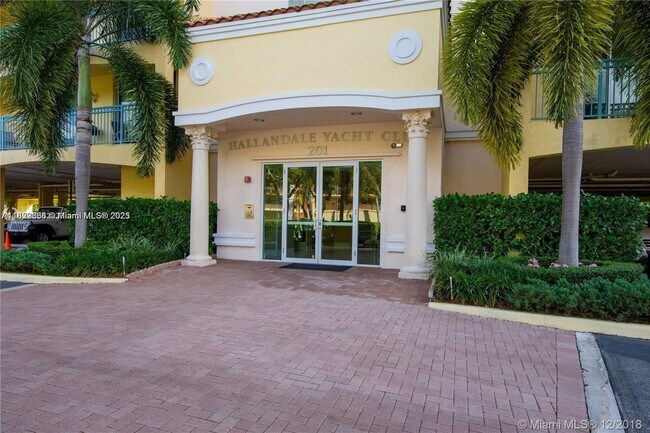 Building Photo - 201 Golden Isles Dr