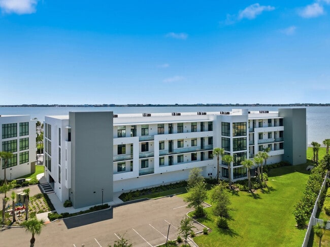 Building Photo - 225 Strand Dr