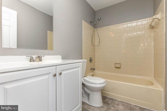 Building Photo - 324 Talbot Ct