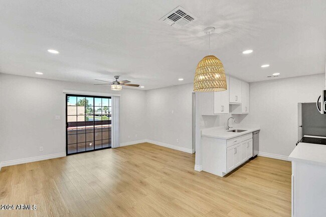 Primary Photo - 3131 W Cochise Dr