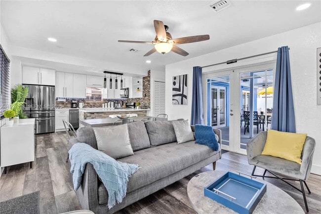 Building Photo - 7831 Hope St