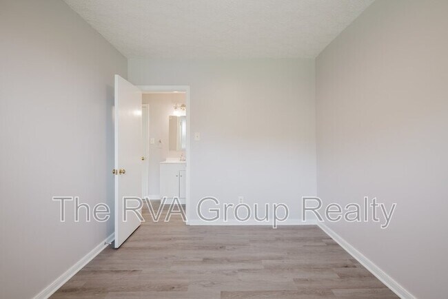 Building Photo - 3807 Woodlawn St