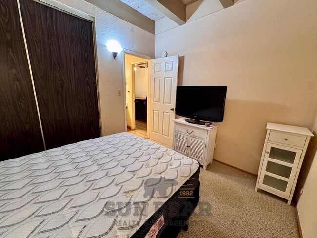 Building Photo - 3 Bedroom in Central Location in Incline!