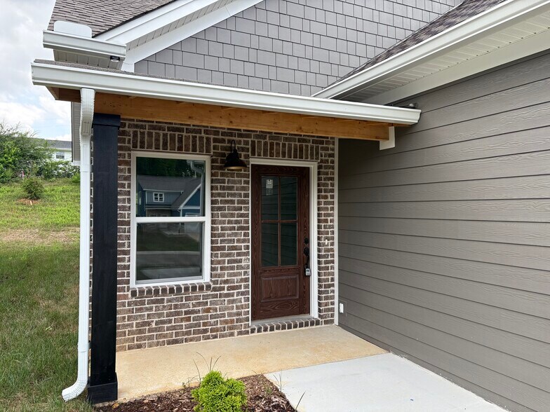 Building Photo - 4683 Heiskell Dr