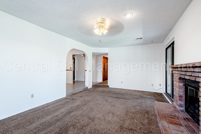 Building Photo - 3 Bedroom/2 Bath Home in the Southwest - $...