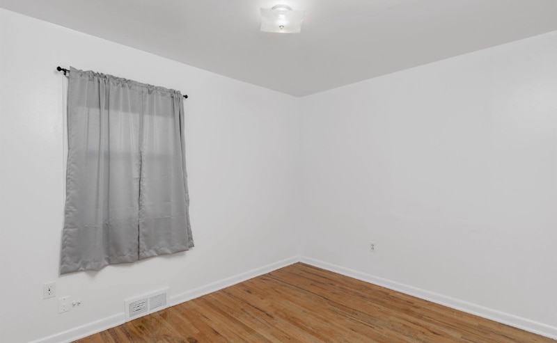 Building Photo - 570 N 8th E