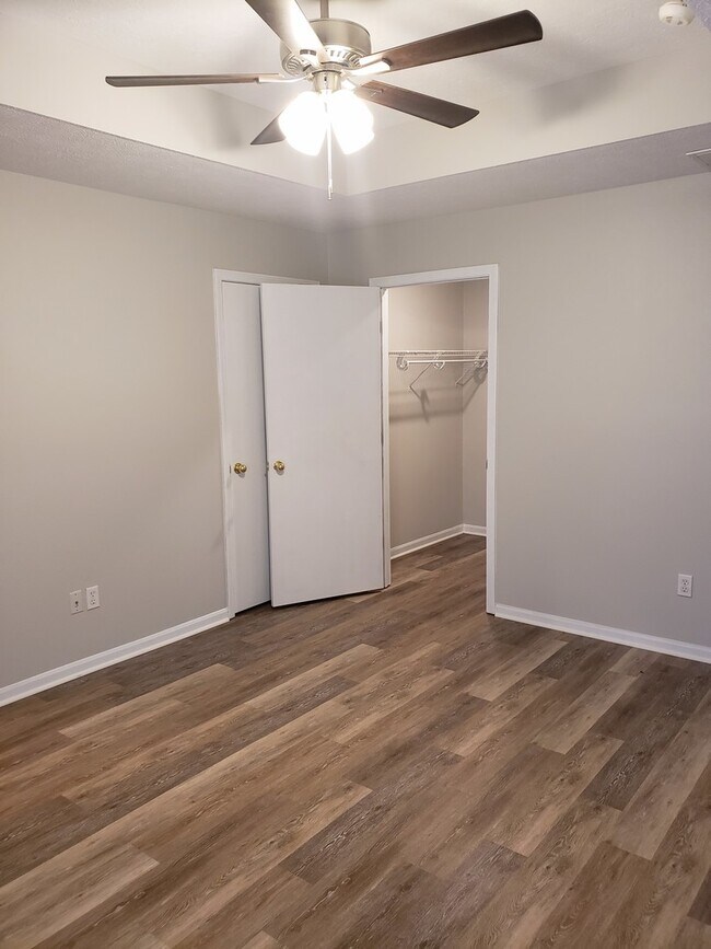 Building Photo - South East Springfield - Southern Hills Ho...