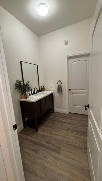 Building Photo - 3015 SW 135th Ave