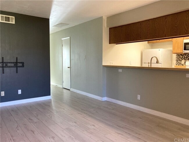 Building Photo - 5484 Dobbs St