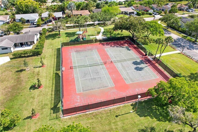Building Photo - 16887 Royal Poinciana Dr