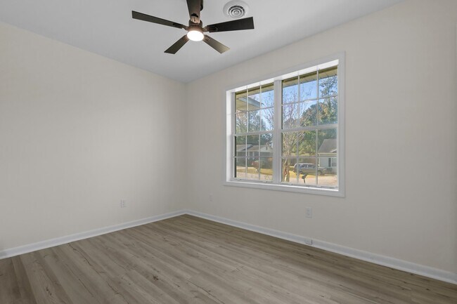 Building Photo - 1114 Temple St