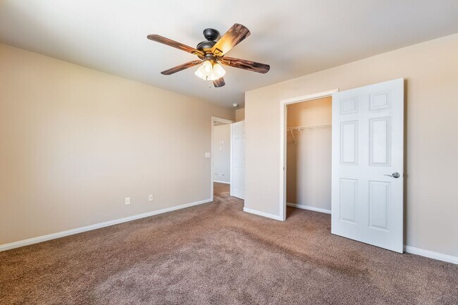 Building Photo - Upgraded Tri-Level Home on a Cul-de-Sac Lot in Southwest