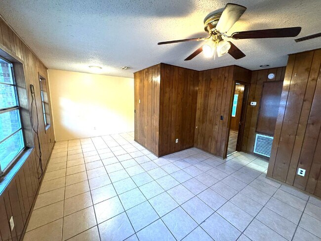 Building Photo - Duplex for rent in Dothan, AL. This 1 bedroom, 1 bath is approved for Section 8 and appliances in...