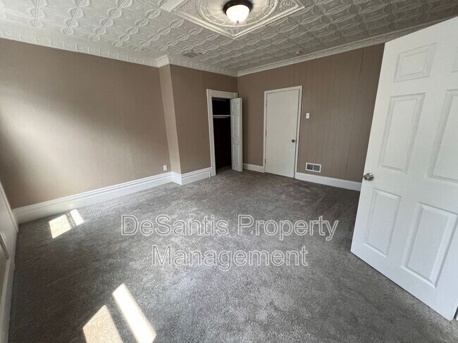 Building Photo - 1104 Brabec St