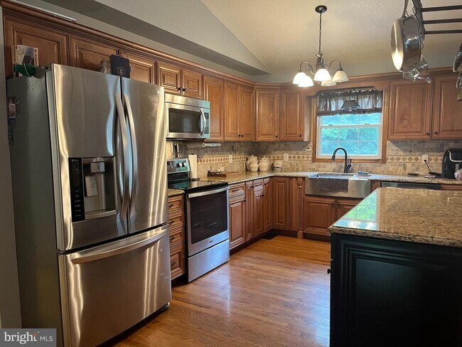 Building Photo - 65 Bentley Dr