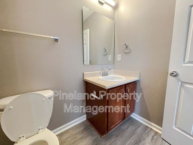 Building Photo - 395 Americana Dr