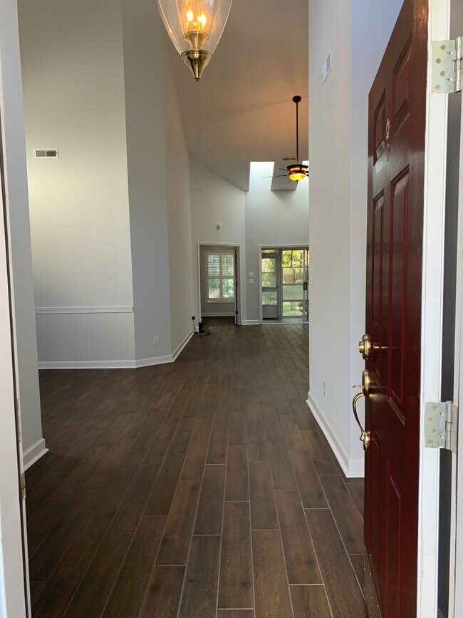 Building Photo - 2067 Ayershire Ln