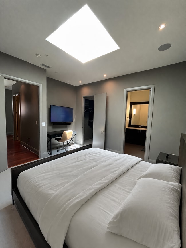 Building Photo - Luxury Penthouse Condo Downtown with Private Patio & Amazing Views Available Now!