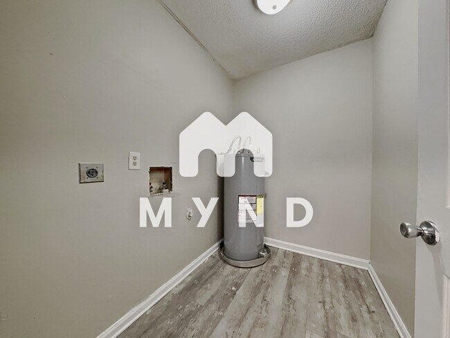 Building Photo - 1600 Poole Rd Unit G