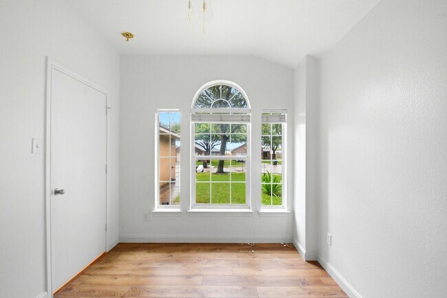 Building Photo - 111 Thunder Basin Dr