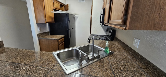 Building Photo - 3101 Townbluff Dr