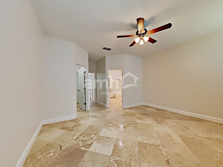 Building Photo - 13740 Hawkeye Dr
