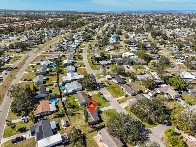 Building Photo - 6025 Florida Cir S