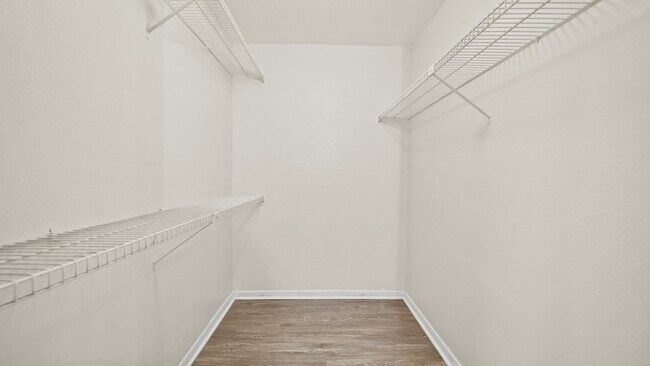 Building Photo - 2814 S Bartell Dr