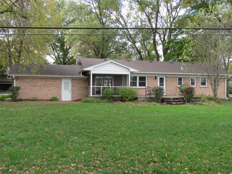 Building Photo - 233 Manor Dr
