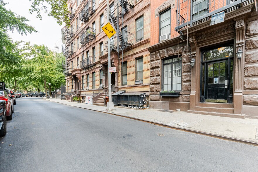 Building Photo - 51 Leroy St