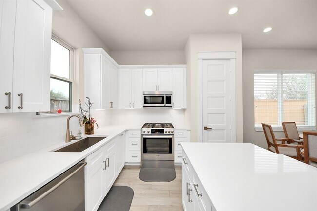 Building Photo - 18502 Seacoast Wy